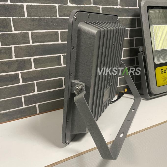 600w 800w Luces de inundación solares Iluminación de estadios Iluminación al aire libre Reflectores solares de alta potencia 4